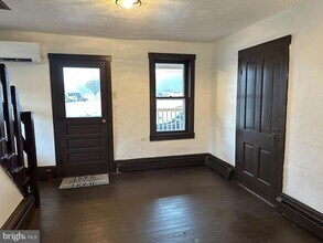 15 Myers Rd in Berkeley Springs, WV - Foto de edificio - Building Photo