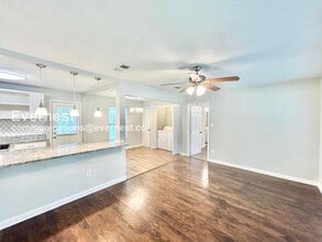 10425 Ferguson Rd in Dallas, TX - Building Photo - Building Photo