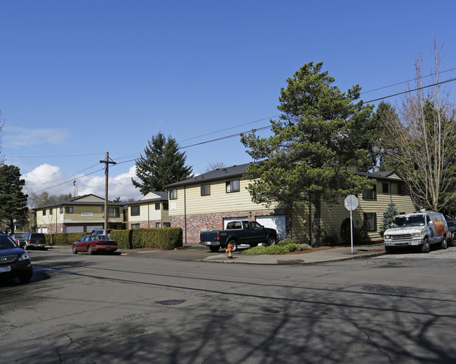 801-839 NE Hancock St in Portland, OR - Building Photo - Building Photo