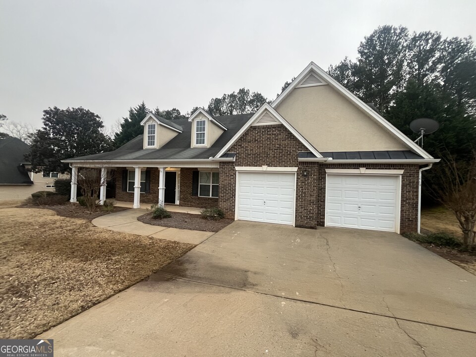 295 Creekside Cir in Hampton, GA - Building Photo