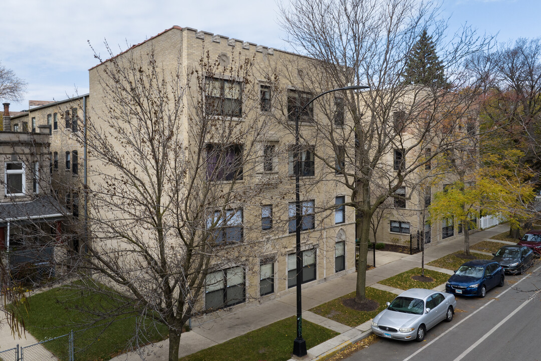 Robey Condominiums in Chicago, IL - Building Photo