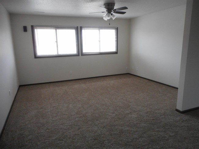 4861 Tama St SE-Unit -3 in Marion, IA - Foto de edificio - Building Photo