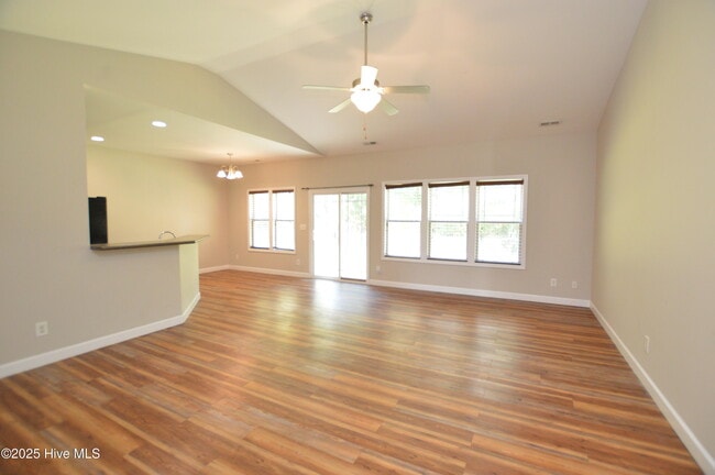 222 Lakeside Dr in Sneads Ferry, NC - Building Photo - Building Photo