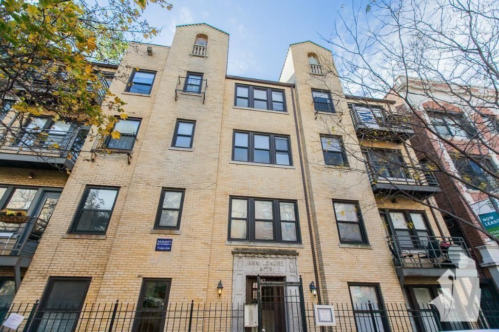 917 W Dakin St in Chicago, IL - Foto de edificio