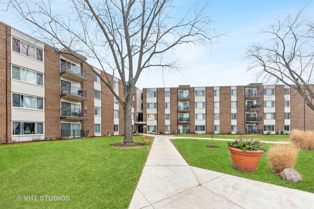 140 W Wood St in Palatine, IL - Foto de edificio