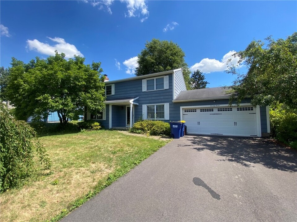 77 Cascade Rd in West Henrietta, NY - Building Photo