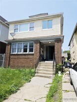 706 E Delavan Ave in Buffalo, NY - Building Photo