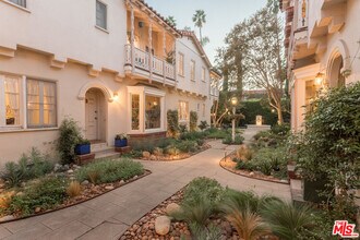 1930 Rodney Dr in Los Angeles, CA - Building Photo - Building Photo