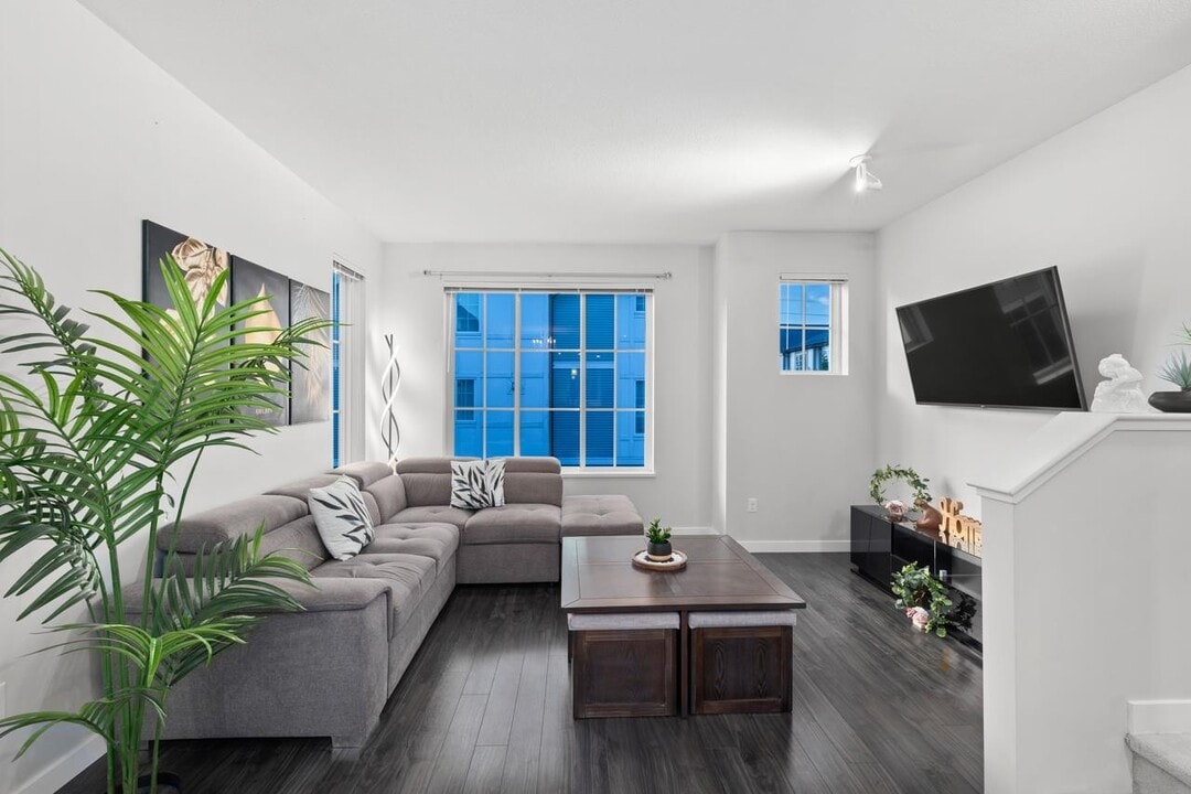 30989 Westridge Pl in Abbotsford, BC - Building Photo