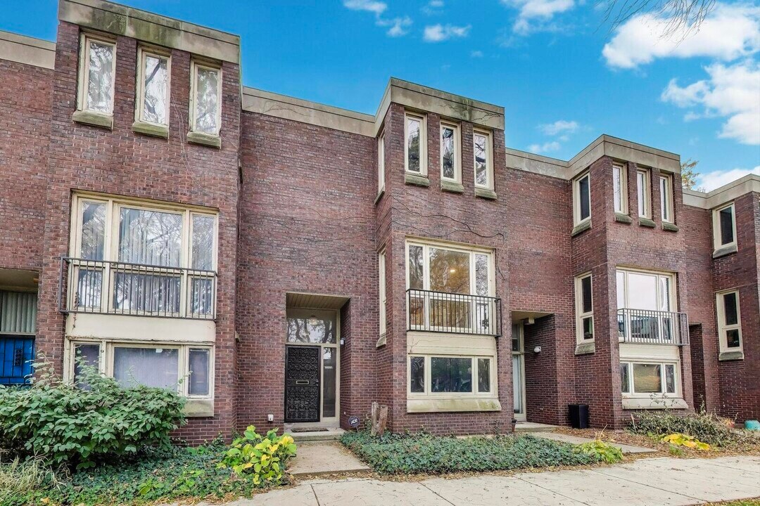 2803 S Michigan Ave in Chicago, IL - Building Photo