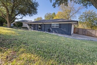 1607 Malibu Dr in Carrollton, TX - Building Photo - Building Photo