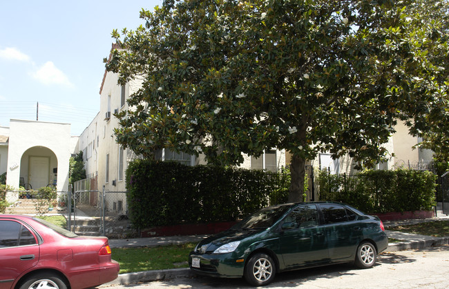 6111 Eleanor Ave in Los Angeles, CA - Building Photo - Building Photo