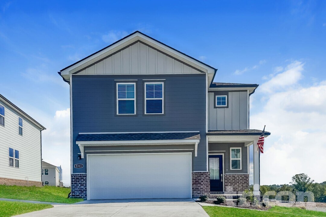 5311 Carnegie Rd in Old Hickory, TN - Foto de edificio