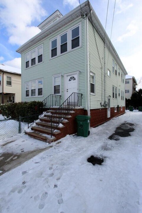 23 Bonner Ave, Unit #1 in Medford, MA - Foto de edificio