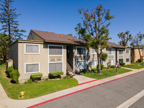 Easton Square in Rialto, CA - Foto de edificio - Building Photo