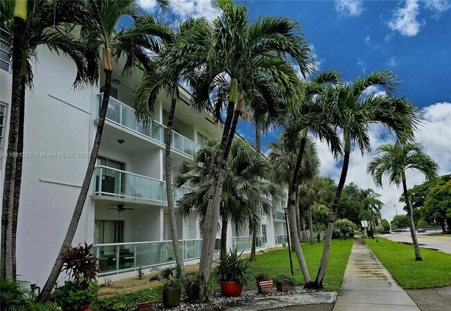 1600 NE 114th St in Miami, FL - Building Photo - Building Photo