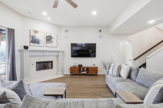 2008 Vista Dr, Unit SI ID1376585P in Lewisville, TX - Foto de edificio - Building Photo