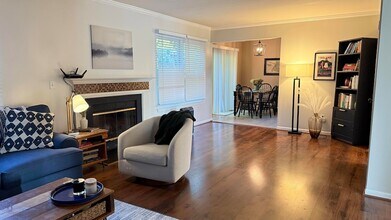 44432 James Ct in Canton Township, MI - Foto de edificio - Building Photo