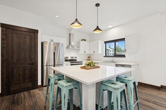 1840 Baker Ave, Unit 301 in Whitefish, MT - Foto de edificio - Building Photo