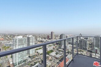 800 Broadway in San Diego, CA - Building Photo - Building Photo