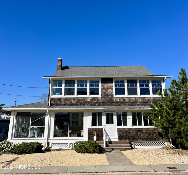 724 East Ave in Bay Head, NJ - Building Photo