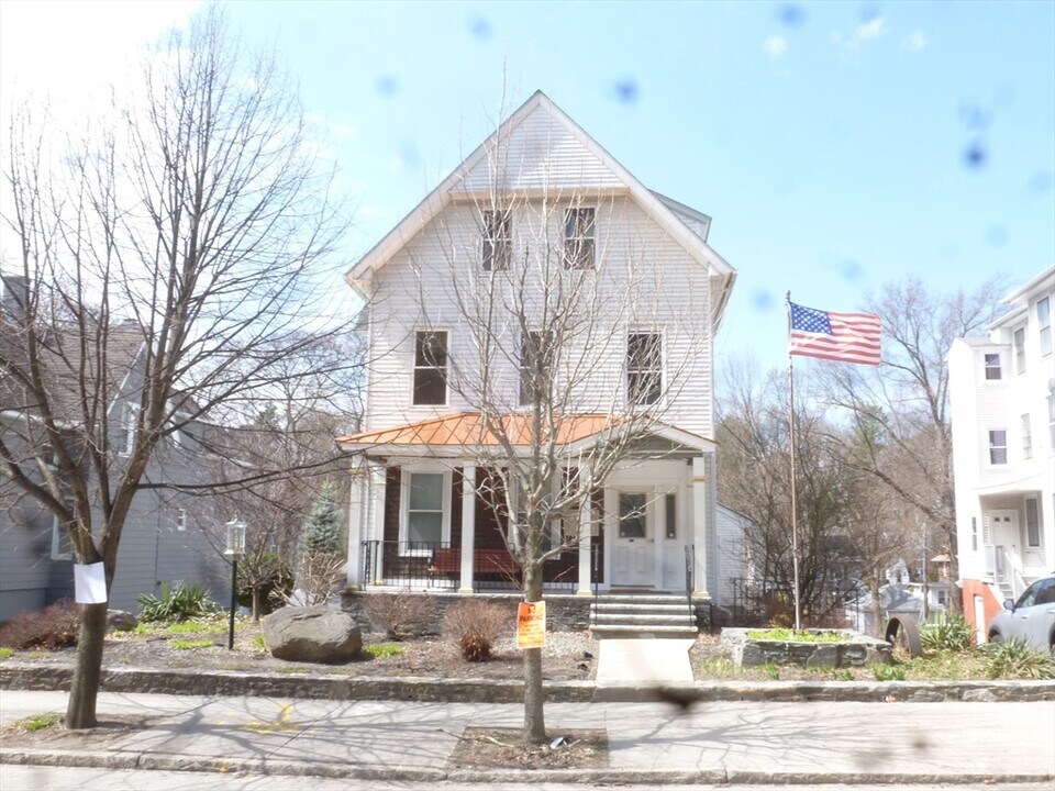 630 Pleasant St in Worcester, MA - Building Photo