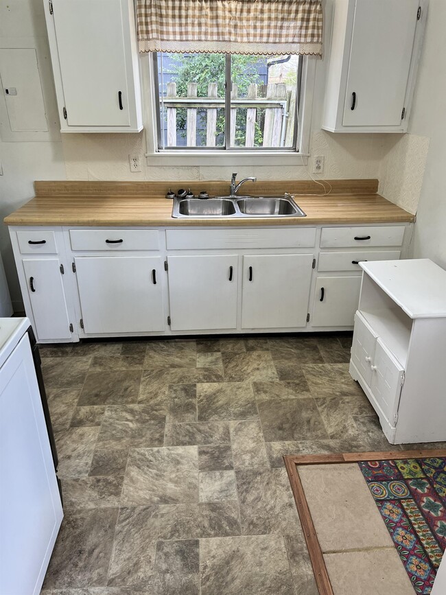 3122 Commander Dr in Louisville, KY - Building Photo - Building Photo