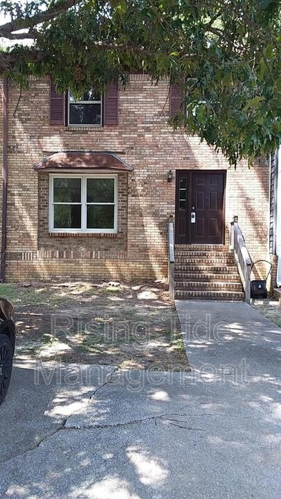 600 Cahaba Manor Ln in Pelham, AL - Foto de edificio