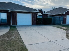 5728 Swords Dr in Fort Worth, TX - Building Photo