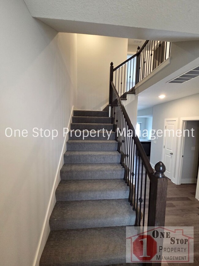 330 N 6th Terrace in Louisburg, KS - Building Photo - Building Photo