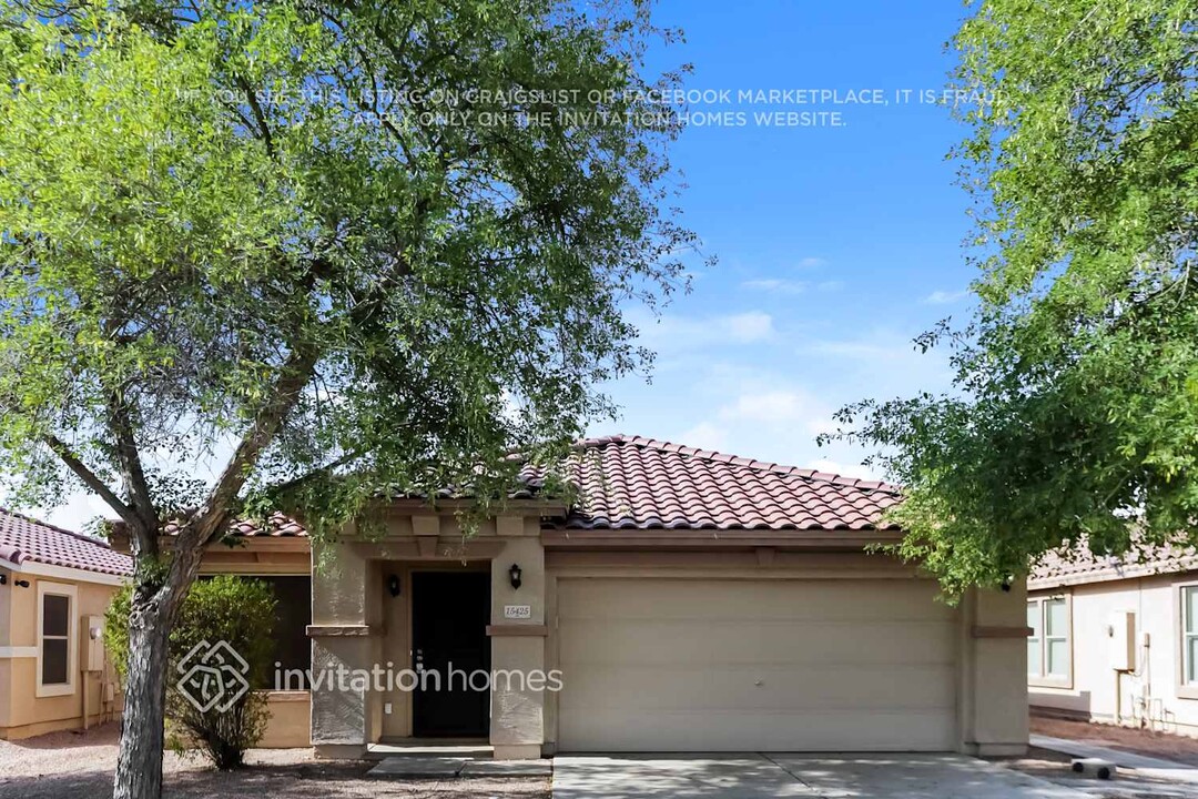 15425 W Cameron Dr in Surprise, AZ - Building Photo