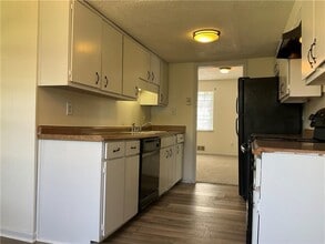 6354 Shannon Pkwy in Union City, GA - Foto de edificio - Building Photo