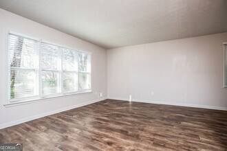 537 Plainville Dr SW in Atlanta, GA - Building Photo - Building Photo