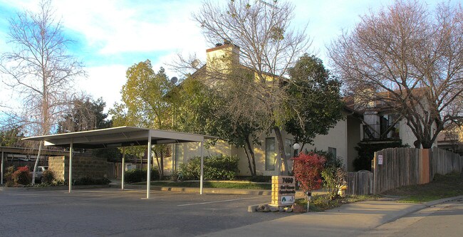 Bal Tierra Apartments in Fair Oaks, CA - Foto de edificio - Building Photo