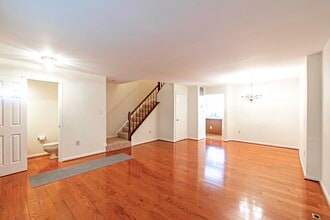 5708 Belcher Farm Dr in Centreville, VA - Building Photo - Building Photo