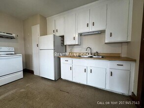 172 College Ave in Waterville, ME - Building Photo - Building Photo