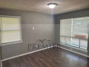 6205 E 152 Terrace in Grandview, MO - Building Photo - Building Photo