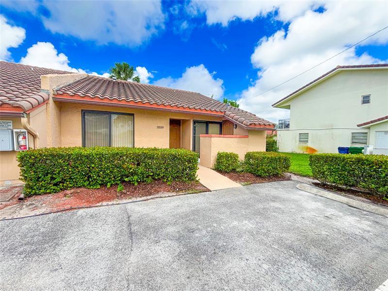 3551-3559 Riverside Dr in Coral Springs, FL - Building Photo