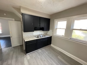 3437 E 103rd St in Cleveland, OH - Foto de edificio - Building Photo