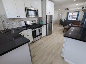 1041 2nd St in Hermosa Beach, CA - Building Photo - Building Photo