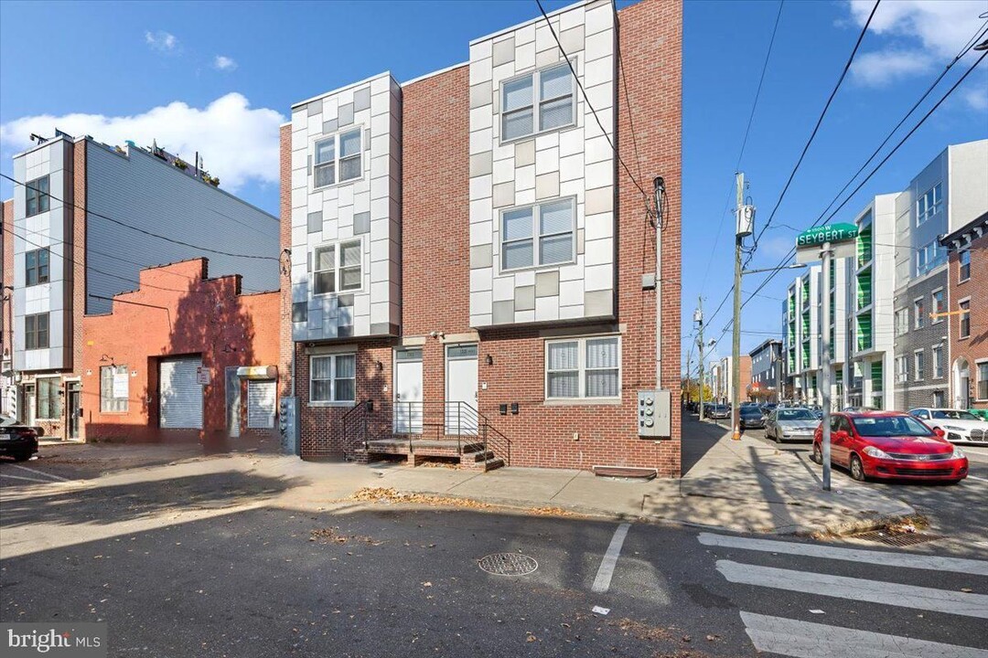 1322 N 15th St in Philadelphia, PA - Building Photo