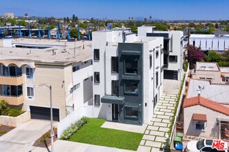 1936 Chariton St in Los Angeles, CA - Foto de edificio - Building Photo