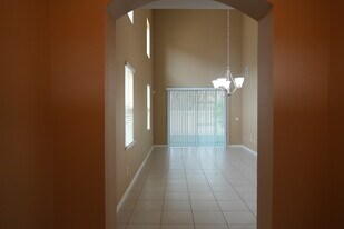 2212 Lennox Dale Ln in Brandon, FL - Building Photo