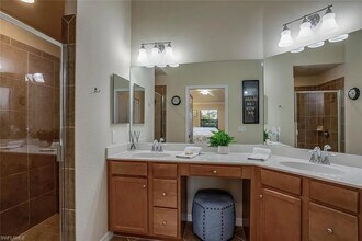 13671 Julias Way, Unit Apt 1225 in Ft. Myers, FL - Foto de edificio - Building Photo