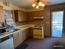 483 Chestnut Hill Ave in Waterbury, CT - Building Photo