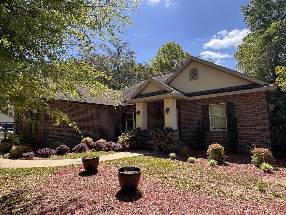 2746 Savannah Ln in Crestview, FL - Building Photo