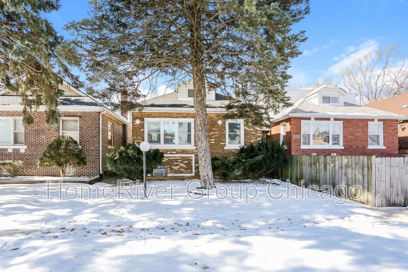 9132 S Saginaw Ave in Chicago, IL - Building Photo