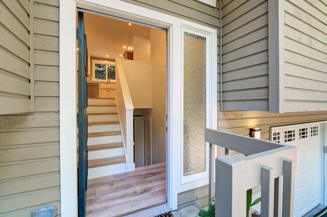 135 221st Ave NE in Sammamish, WA - Building Photo - Building Photo