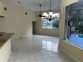 472 Fairmont Ln in Weston, FL - Building Photo - Building Photo