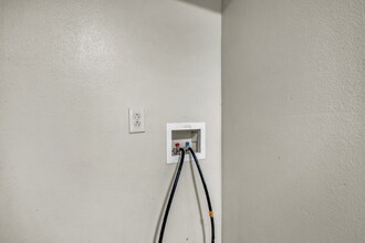 5243 Huntington Dr in Los Angeles, CA - Building Photo - Building Photo